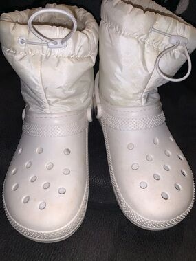 White classic Neo Puff lined Croc booties